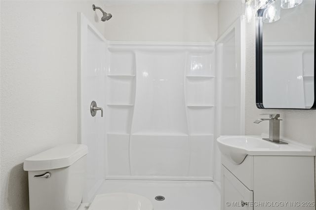 212 S Ash Street, Catoosa, OK 74015