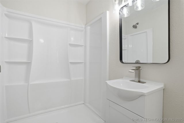 212 S Ash Street, Catoosa, OK 74015