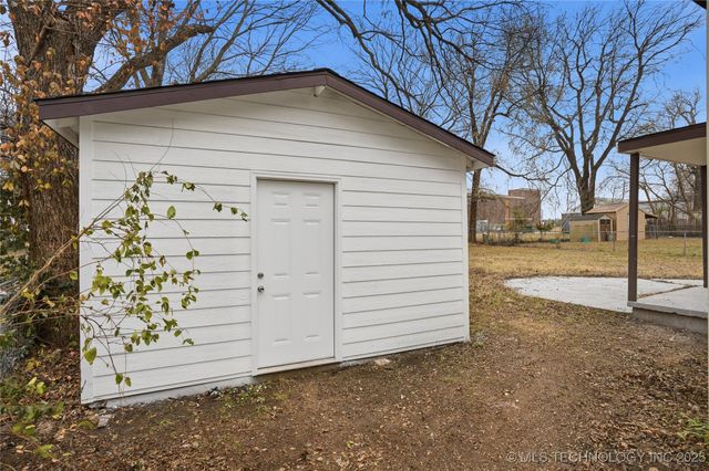 212 S Ash Street, Catoosa, OK 74015