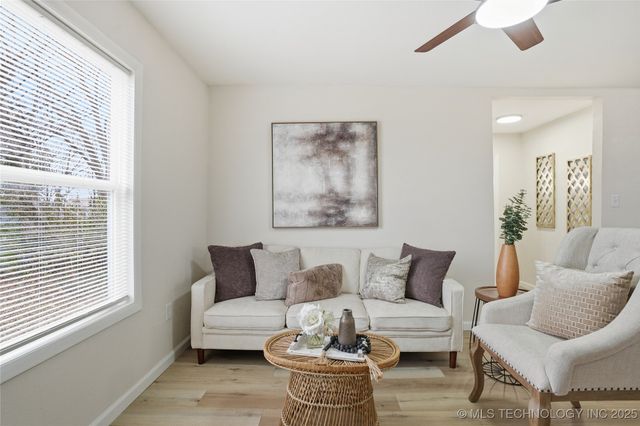 212 S Ash Street, Catoosa, OK 74015