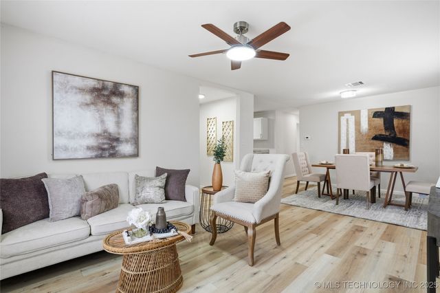 212 S Ash Street, Catoosa, OK 74015