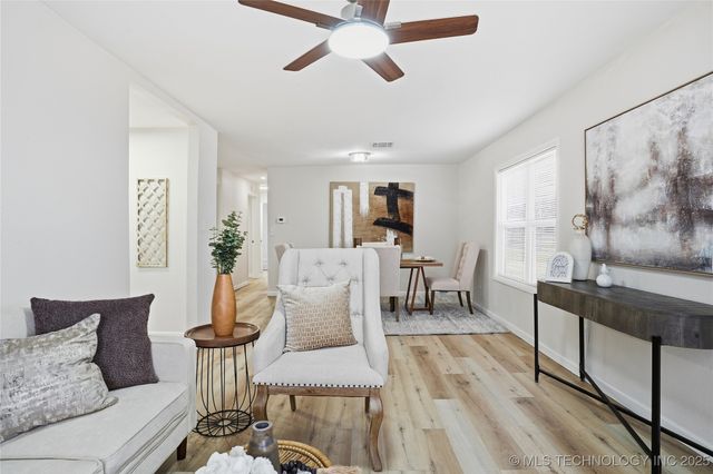 212 S Ash Street, Catoosa, OK 74015