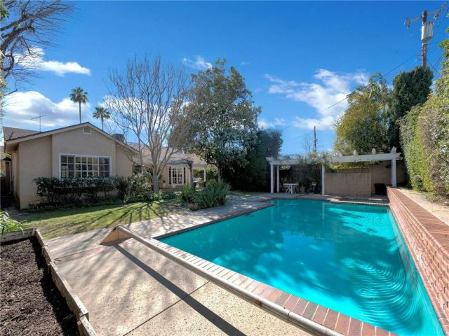 18915 Liggett, Northridge, CA 91324