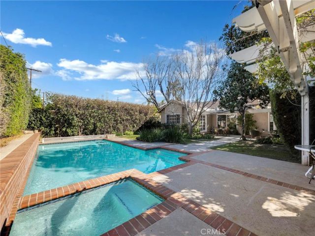 18915 Liggett, Northridge, CA 91324