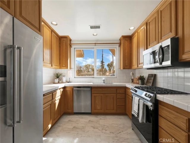 18915 Liggett, Northridge, CA 91324