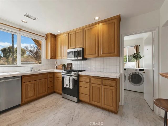 18915 Liggett, Northridge, CA 91324