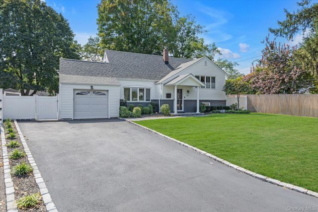 10 Peachtree Lane, Huntington Station, NY 11746