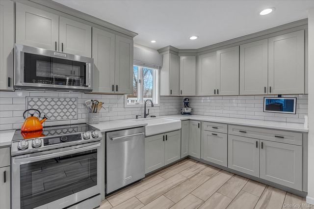 10 Peachtree Lane, Huntington Station, NY 11746