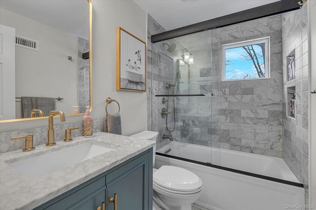 10 Peachtree Lane, Huntington Station, NY 11746