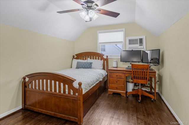 10 Peachtree Lane, Huntington Station, NY 11746