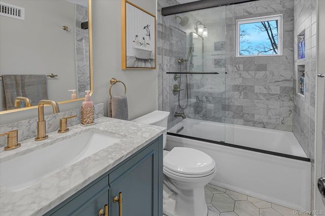 10 Peachtree Lane, Huntington Station, NY 11746