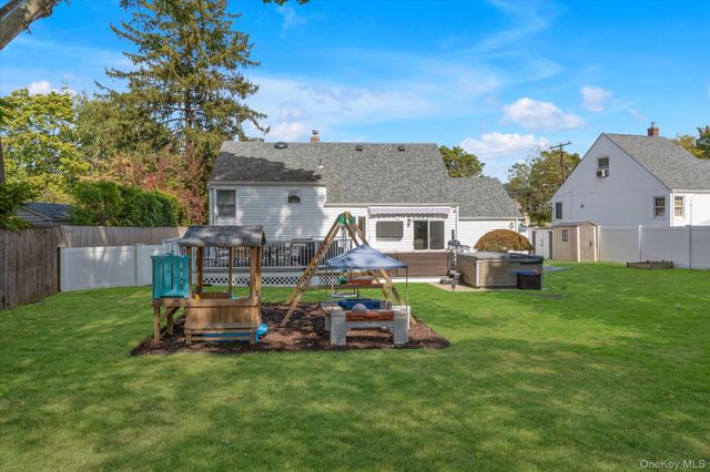 10 Peachtree Lane, Huntington Station, NY 11746