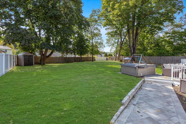 10 Peachtree Lane, Huntington Station, NY 11746