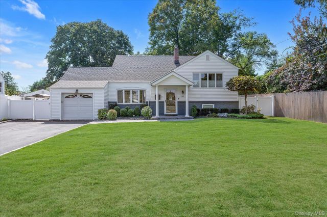 10 Peachtree Lane, Huntington Station, NY 11746