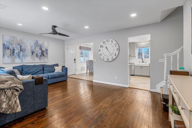 10 Peachtree Lane, Huntington Station, NY 11746