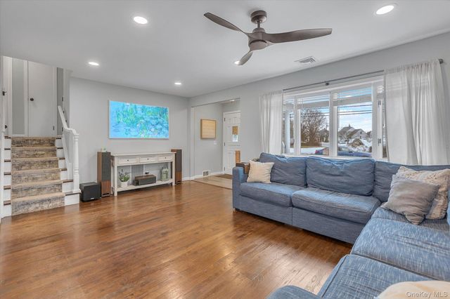 10 Peachtree Lane, Huntington Station, NY 11746