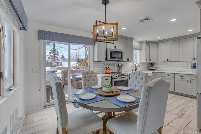 10 Peachtree Lane, Huntington Station, NY 11746