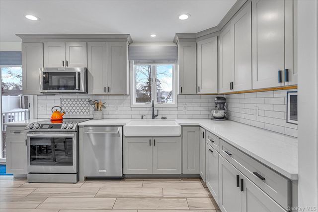 10 Peachtree Lane, Huntington Station, NY 11746