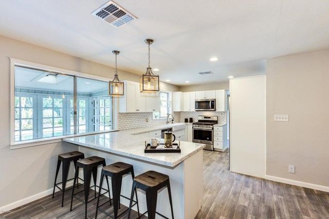 2218 E Cactus Wren Drive, Phoenix, AZ 85020