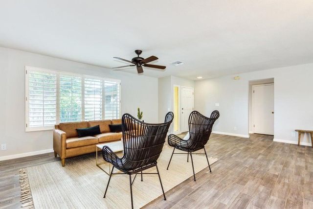 2218 E Cactus Wren Drive, Phoenix, AZ 85020