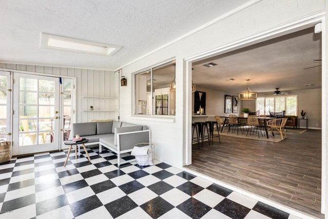 2218 E Cactus Wren Drive, Phoenix, AZ 85020