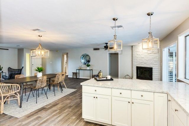 2218 E Cactus Wren Drive, Phoenix, AZ 85020