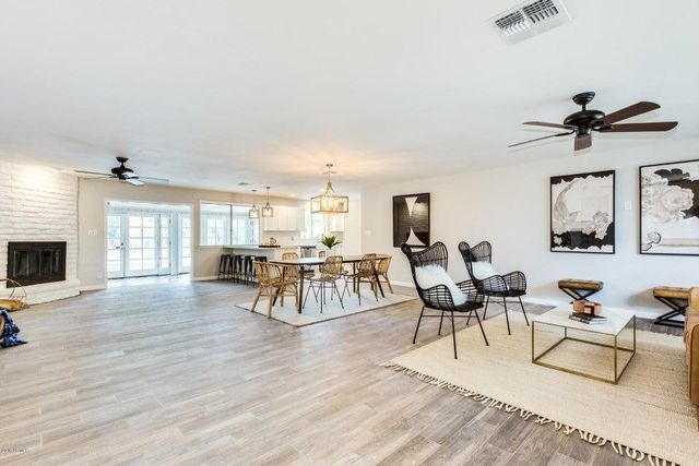 2218 E Cactus Wren Drive, Phoenix, AZ 85020