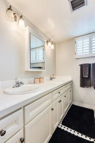 2218 E Cactus Wren Drive, Phoenix, AZ 85020