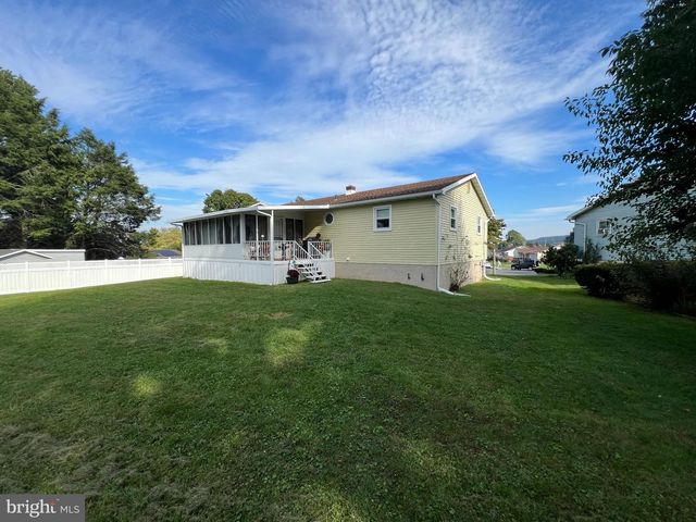 418 GOOD AVE, Womelsdorf, PA 19567