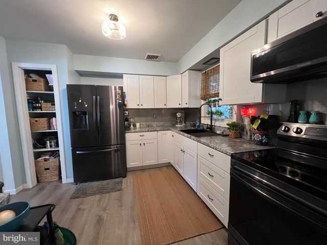 418 GOOD AVE, Womelsdorf, PA 19567