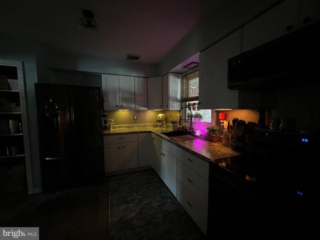 418 GOOD AVE, Womelsdorf, PA 19567