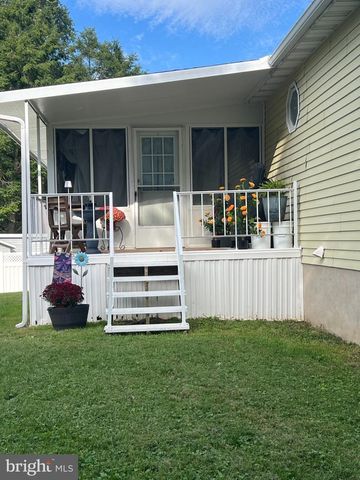 418 GOOD AVE, Womelsdorf, PA 19567