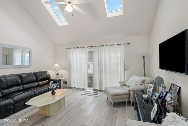 7 Regent Square, Jackson, NJ 08527