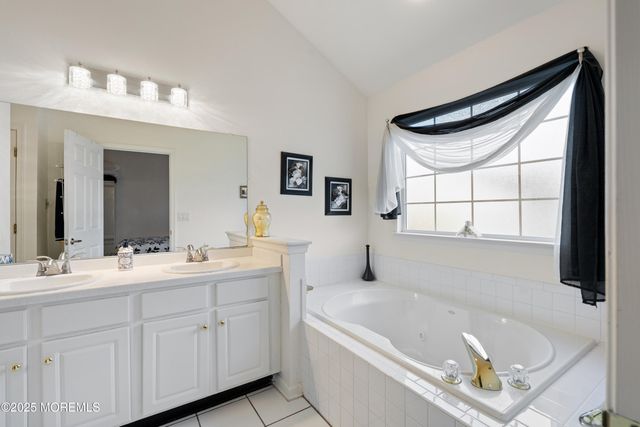 7 Regent Square, Jackson, NJ 08527