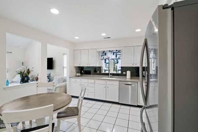 7 Regent Square, Jackson, NJ 08527