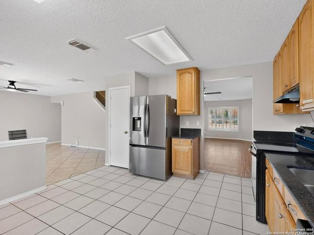 7830 Fossil Banks, San Antonio, TX 78254