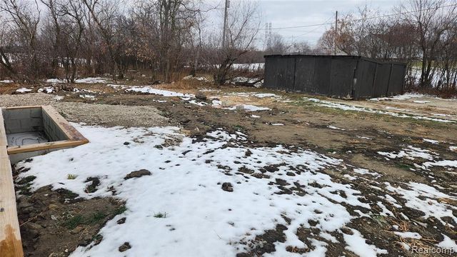 10781 Armstrong Road, South Rockwood, MI 48179