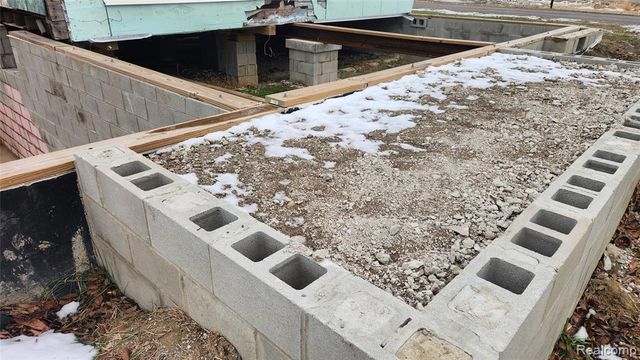 10781 Armstrong Road, South Rockwood, MI 48179