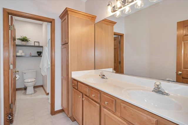 600 Sudbury Circle, Oswego, IL 60543