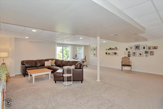 600 Sudbury Circle, Oswego, IL 60543