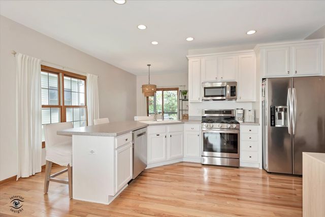 600 Sudbury Circle, Oswego, IL 60543