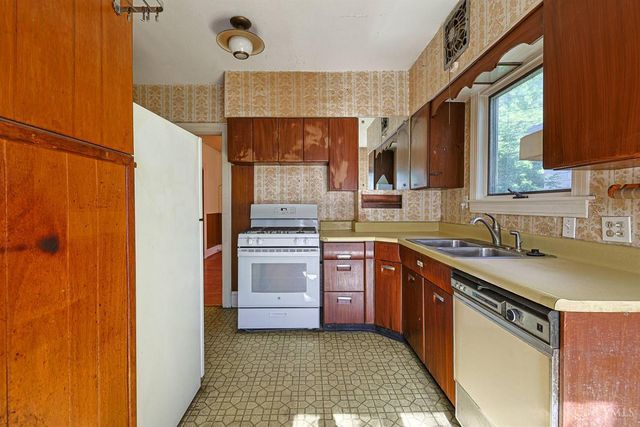 224 Charles Street, Wyoming, OH 45215