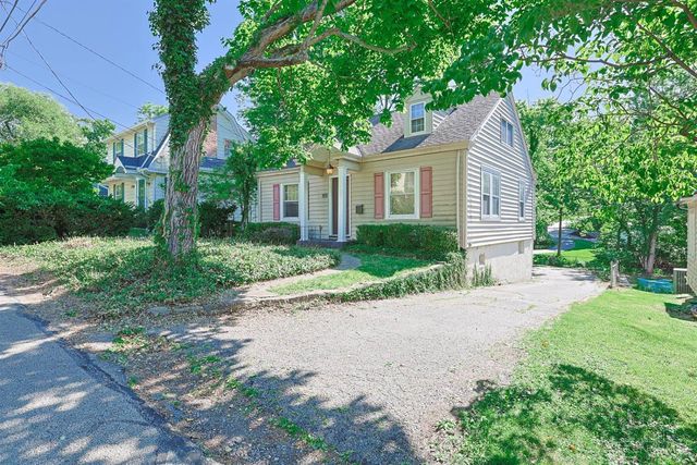 224 Charles Street, Wyoming, OH 45215