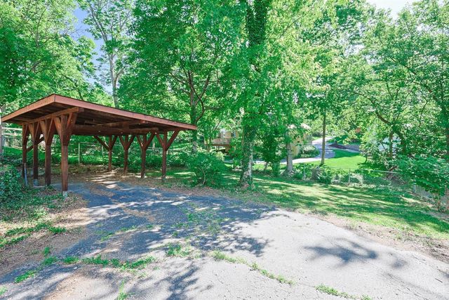 224 Charles Street, Wyoming, OH 45215