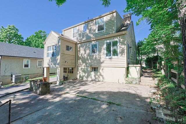 224 Charles Street, Wyoming, OH 45215