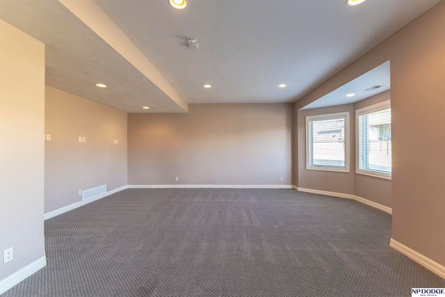 7413 N 116th Avenue Circle, Omaha, NE 68142