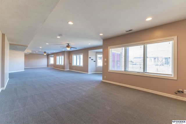 7413 N 116th Avenue Circle, Omaha, NE 68142