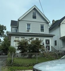 979 W 4th Street W, Plainfield, NJ 07063