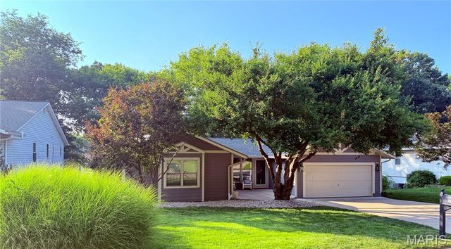 213 Shirewood Drive, St Charles, MO 63303