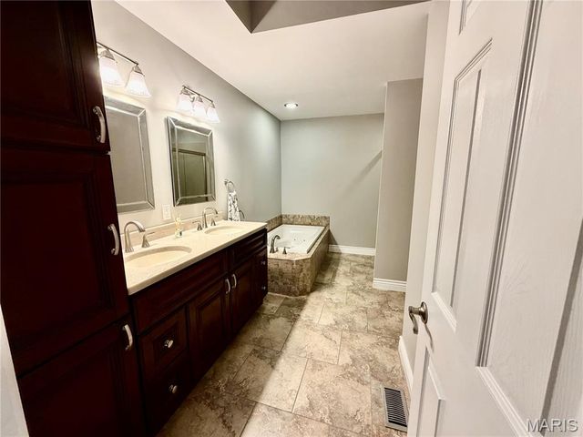 213 Shirewood Drive, St Charles, MO 63303